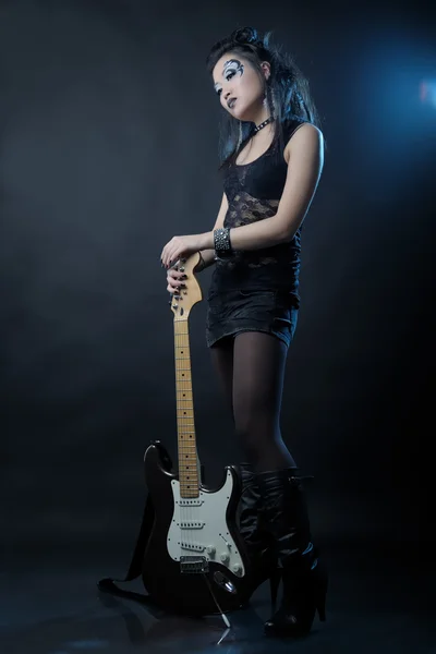 Γυναίκα ροκ με κιθάρα — Φωτογραφία Αρχείου