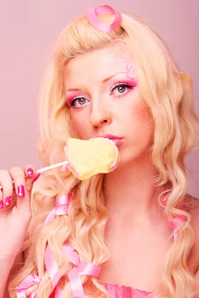 Glamour girl with sweet candy — Stock Photo, Image