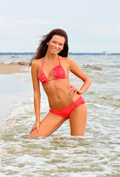 Beautiful woman in bikini at the sea — Stock Photo, Image