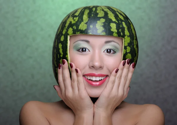 Wanita dengan semangka air — Stok Foto