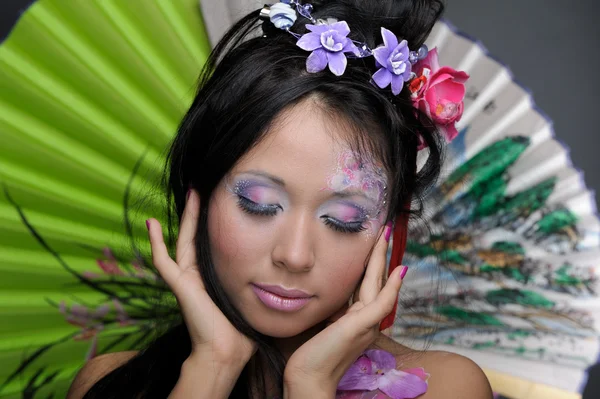 Primer plano retrato de chica asiática con maquillaje — Foto de Stock