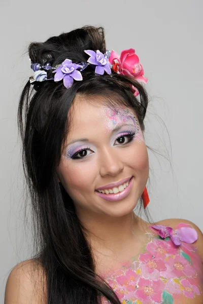 Крупный план портрета азиатской девушки с макияжем — стоковое фото