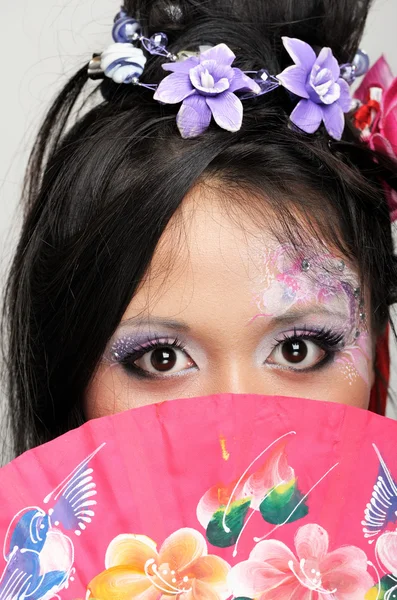Портрет азіатській краси дівчина з вентилятором — стокове фото