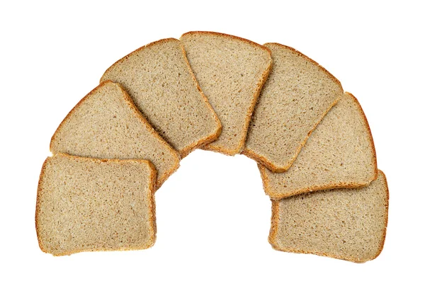 Kilka kromki ciemnego chleba na białym tle — Zdjęcie stockowe