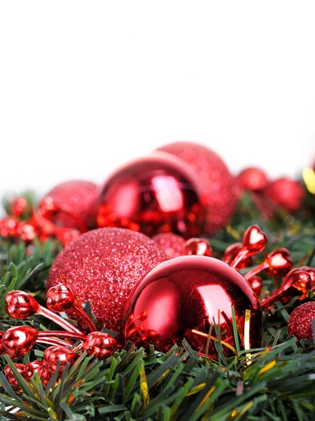 Bola de Navidad en abeto — Foto de Stock