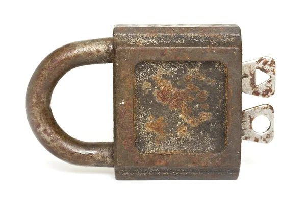 Rusty cadeado de metal no fundo branco — Fotografia de Stock