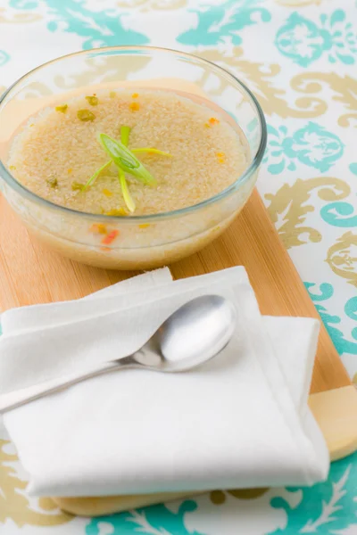 Mittagessen mit Quinoa-Suppe — Stockfoto