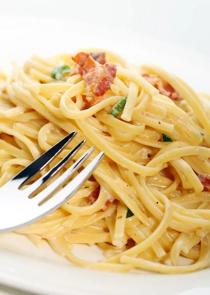 Fettuccini carbonara pastamel – stockfoto