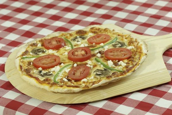 A piros kockás nap pizza — Stock Fotó