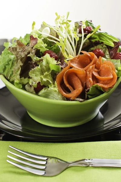 Gerookte zalm sockeye salade — Stockfoto