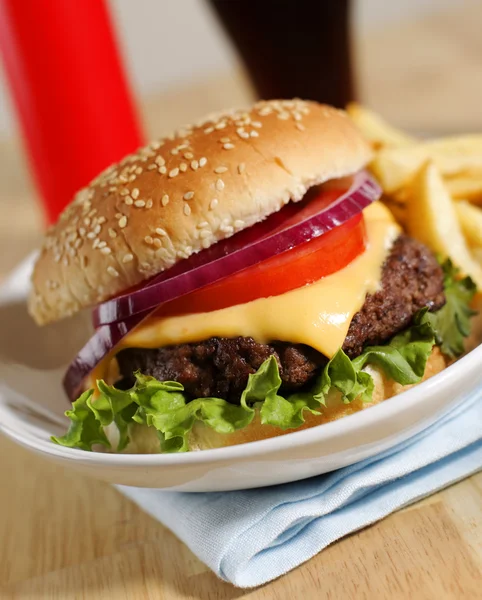 Jantar de cheeseburger — Fotografia de Stock