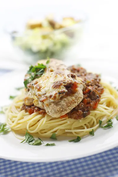 Harina de pollo y espaguetis — Foto de Stock
