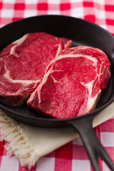 Άψητα ωμό βοδινό κρέας — Φωτογραφία Αρχείου