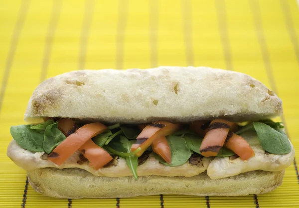 Жовтий ciabatta сендвіч — стокове фото