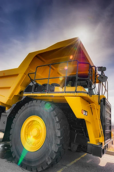 Vertical large haul truck — Stock Photo, Image