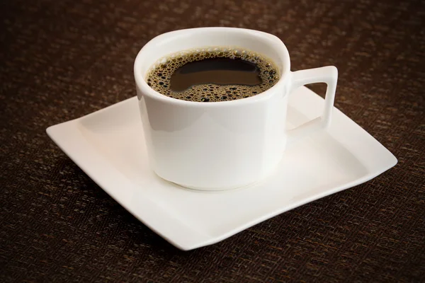 Xícara de café escuro simples com cerveja — Fotografia de Stock