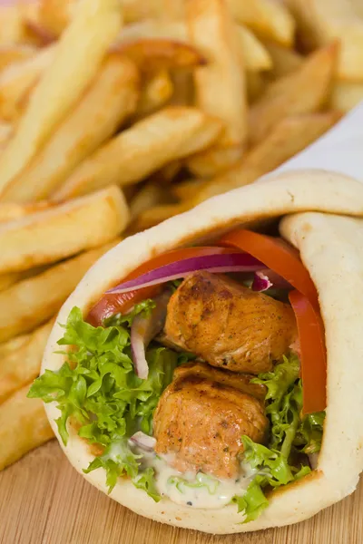 Gyros sandwich wuth chicken meat — Stock Photo, Image