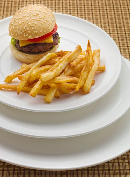 Mini hambúrguer com batatas fritas — Fotografia de Stock