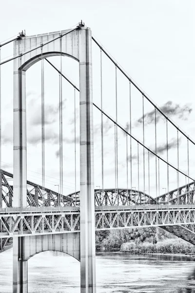 Hoge belangrijke brug — Stockfoto
