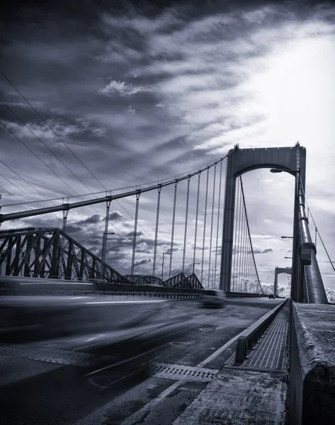 Černé a bílé most — Stock fotografie