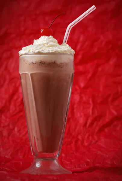 Choklad milkshake med vispgrädde Stockfoto