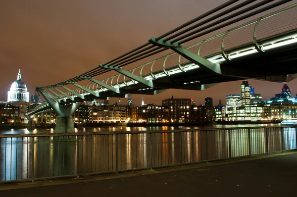 Milennium Bridge London — Stockfoto