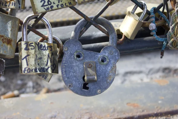 Cadenas amour love locks Parigi — Foto Stock