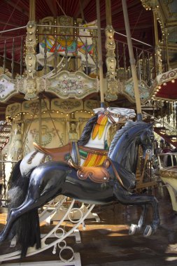 Carrousel manège old merry-go-round black paris