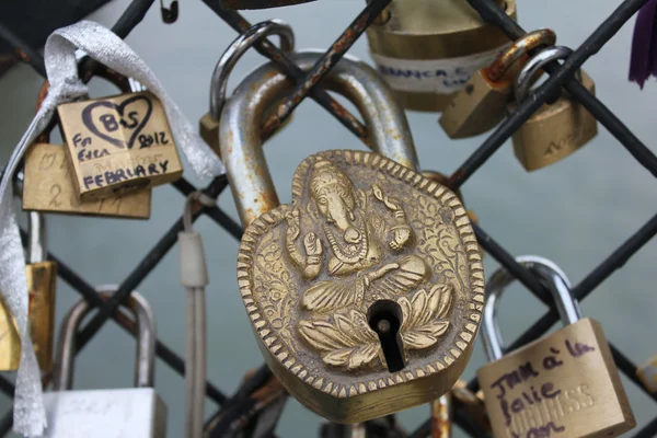 Cadenas amour love locks Paris 3 — Stockfoto