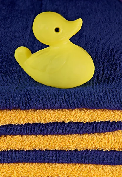 Hračka kachna na ručníky — Stock fotografie