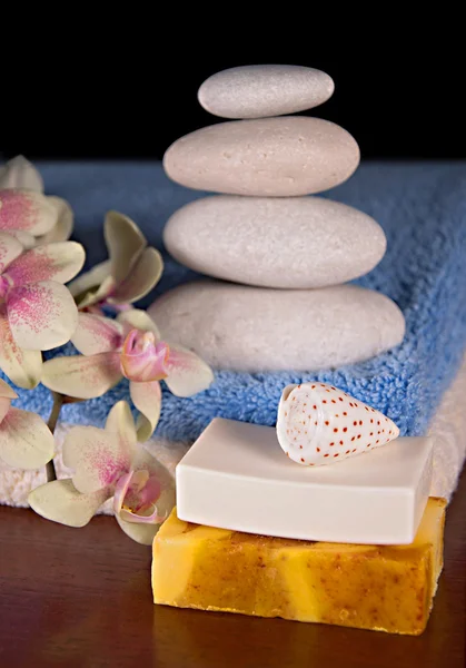 Spa accessories with stone pyramid — Stock Photo, Image