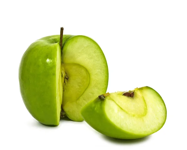 Corte manzana verde sobre fondo blanco —  Fotos de Stock