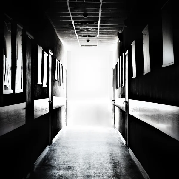 Mørk korridor - Stock-foto