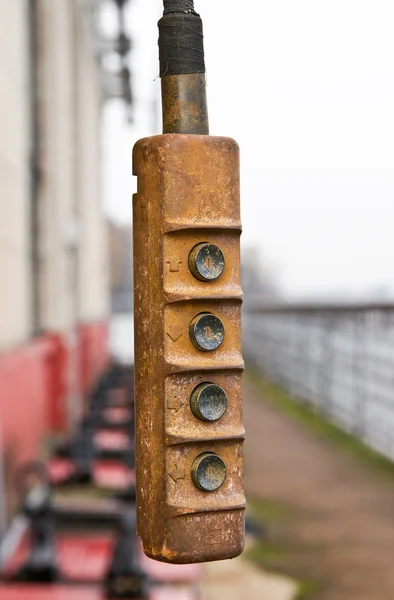 오래 된 전기 원격 제어 패널 — 스톡 사진