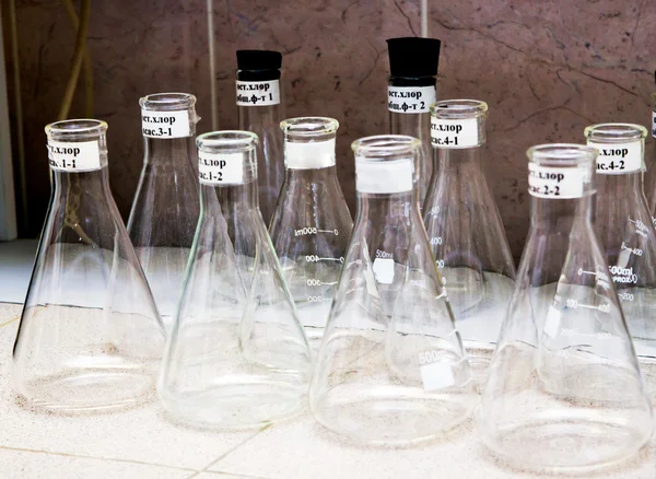 Gläserne chemische Laborgeräte für Erfahrungen — Stockfoto