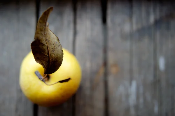 Apple with a leaf. — Stock Photo, Image