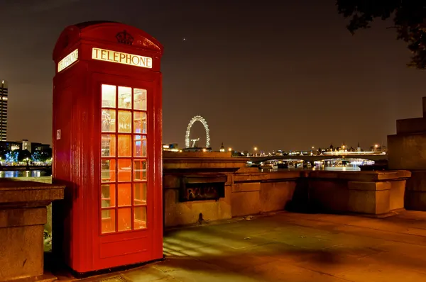 Cabina telefonica tradizionale inglese — Foto Stock