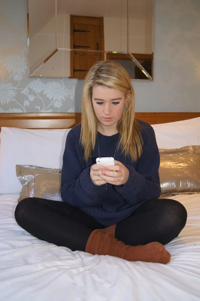 Meisje texting — Stockfoto