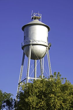 Old-fashioned water tower clipart