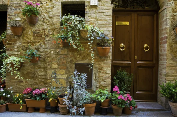 Dveře zahrady, italské vesnice — Stock fotografie
