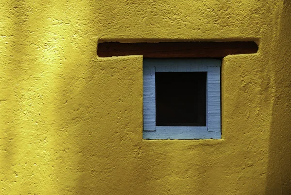 仿古窗口、 圣米格尔 · 德阿连德、 墨西哥 — 图库照片