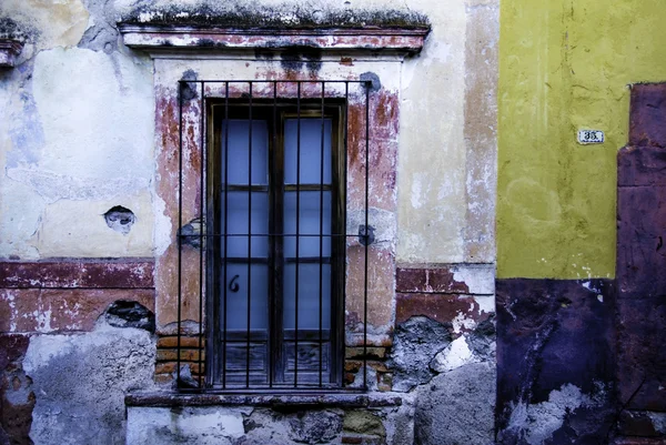 Rustik pencere, san miguel de allende, Meksika — Stok fotoğraf