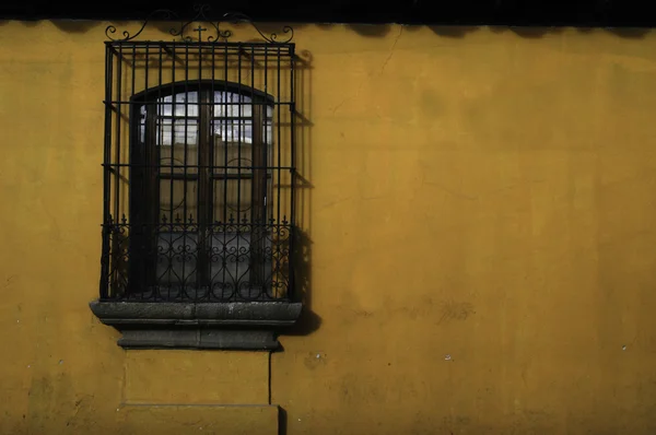 Barred window in Mexico — Stock Photo, Image
