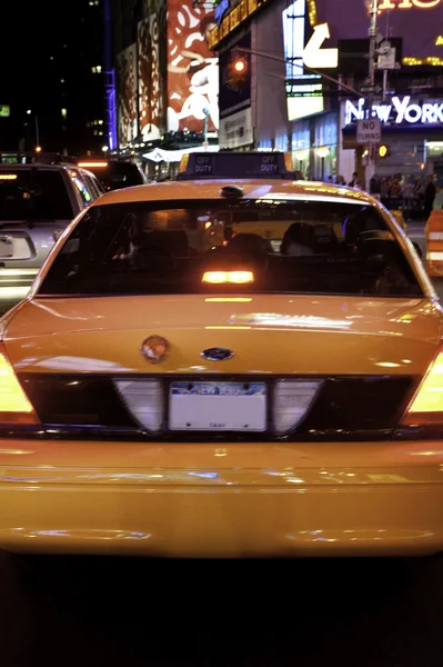 Taxi por la noche — Foto de Stock