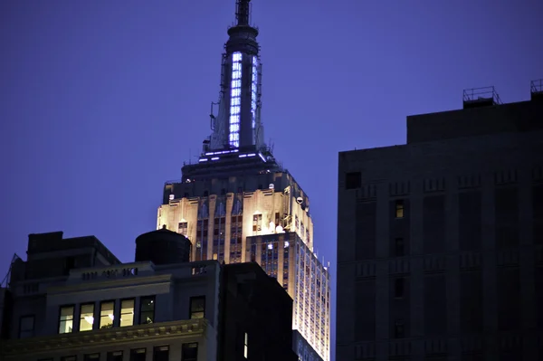 Empire state building por la noche — Foto de Stock