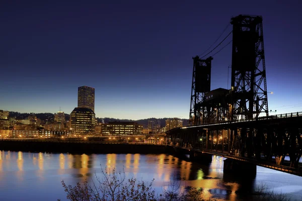 Портленд, штат Орегон в сутінки — стокове фото