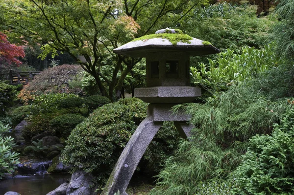 Svatyně v japonské zahradě — Stock fotografie
