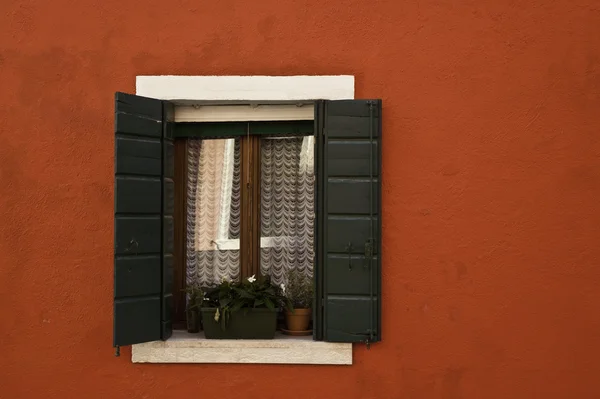 Πολύχρωμο burano Ιταλία παράθυρο — Φωτογραφία Αρχείου
