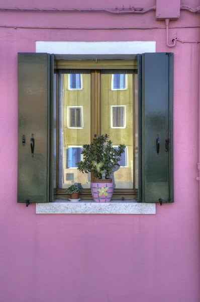 Fenêtre Burano Italie colorée — Photo