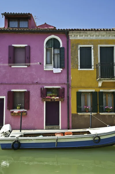 Casas coloridas em burano itália — Fotografia de Stock